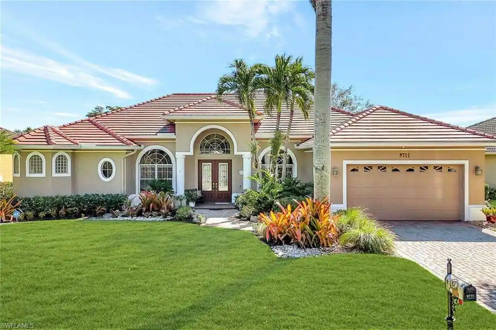 The Ultimate in Luxury Living in Wilshire Lakes