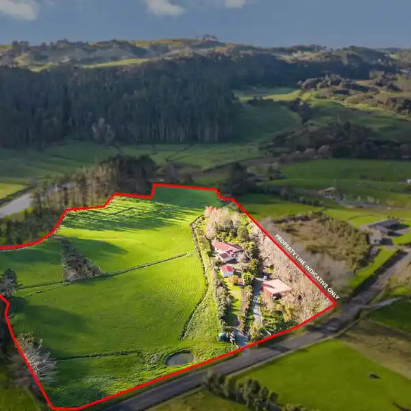 HOMESTEAD THAT IS LIFESTYLE RICH WITH COUNTRY CHARACTER