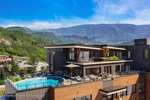 Slope-Side Luxury Living at Stratos