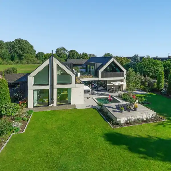 STATE-OF-THE-ART TECHNOLOGY WITH TIMELESS ELEGANCE