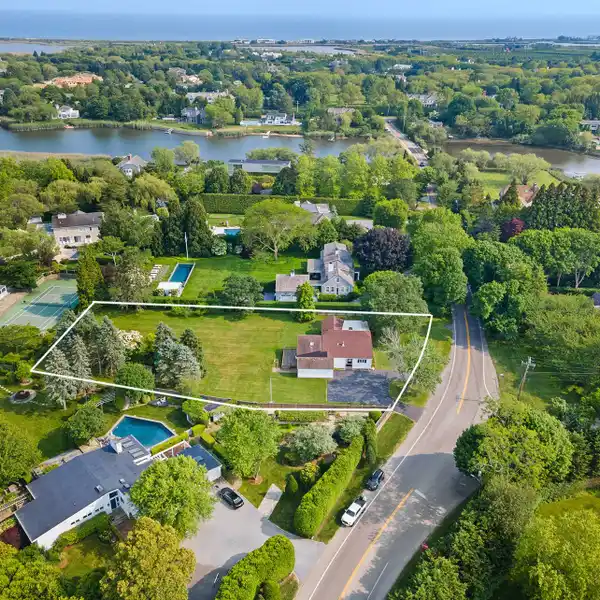 INCREDIBLE OPPORTUNITY IN WATER MILL SOUGH