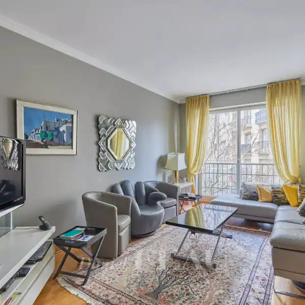 COZY TWO BEDROOM PARIS APARTMENT