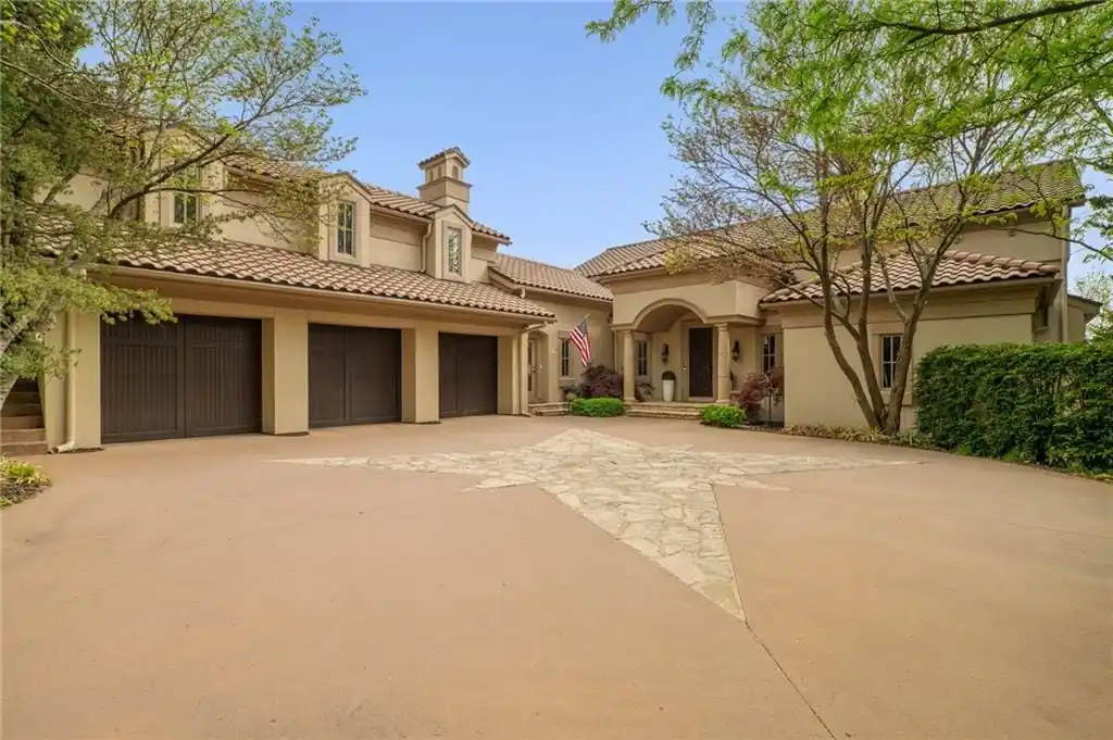 Captivating Custom-designed Sanctuary
