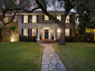 Timeless Colonial Elegance in Tarrytown