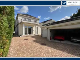 Energy-efficient Villa with Pool and 3 Garages in a Unique Panoramic Location
