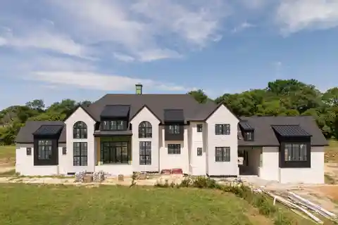 Luxury and Comfort on Five Serene Acres