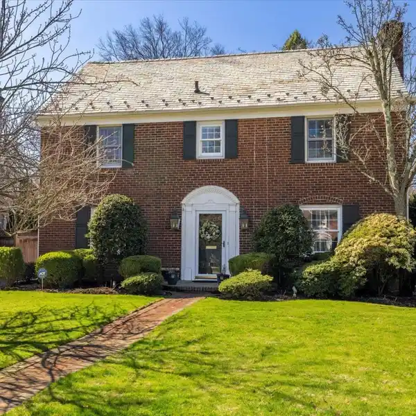 GEORGIAN COLONIAL IN OLD CANTERBURY