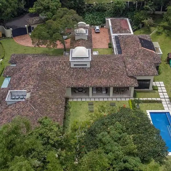 SPACIOUS, ELEGANT, WARM CONTEMPORARY