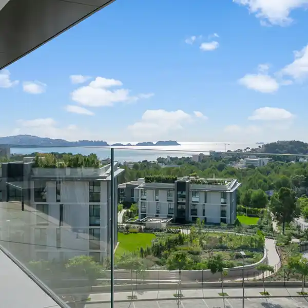 NEW-BUILD LUXURY PENTHOUSE WITH FANTASTIC SEA VIEWS