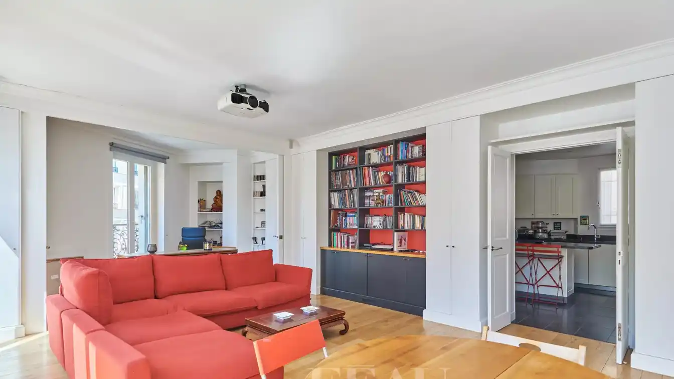 Lovely Apartment in a Vibrant Location