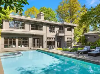 Contemporary Medina Heights Landmark