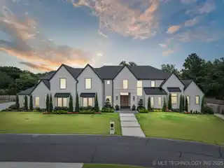 Sleek Contemporary Estate Designed to Impress