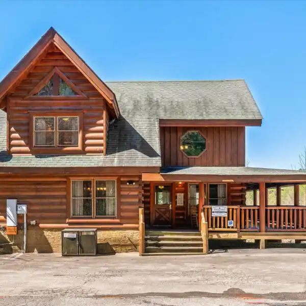 UNIQUE LUXURY LOG CABIN