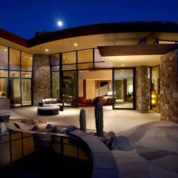 AWARD-WINNING DESIGN MEETS DESERT SERENITY