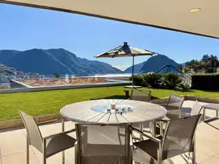 Lake View Apartment with Private Garden