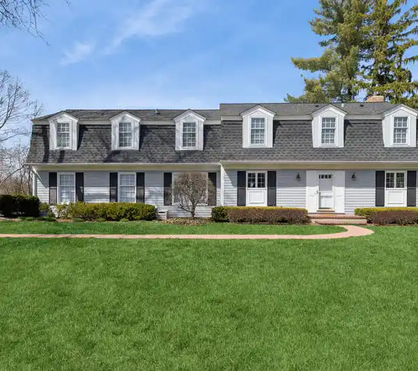 CHARMING COLONIAL IN THE HEART OF THE KING MUIR NEIGHBORHOOD