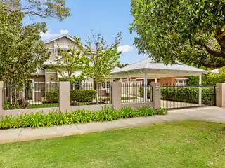 1940s Masterpiece Reimagined with Modern Ease