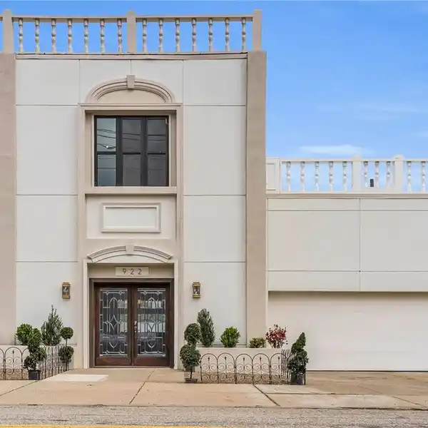 SPECTACULAR CITY LIVING