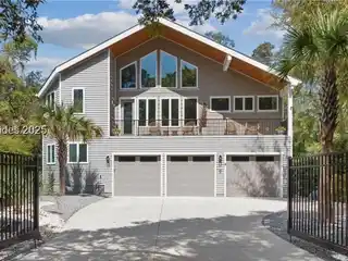 Stunning Custom-Built Open Plan Home