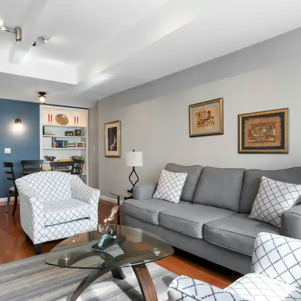 BRIGHT CORNER RESIDENCE IN PRIME LINCOLN SQUARE