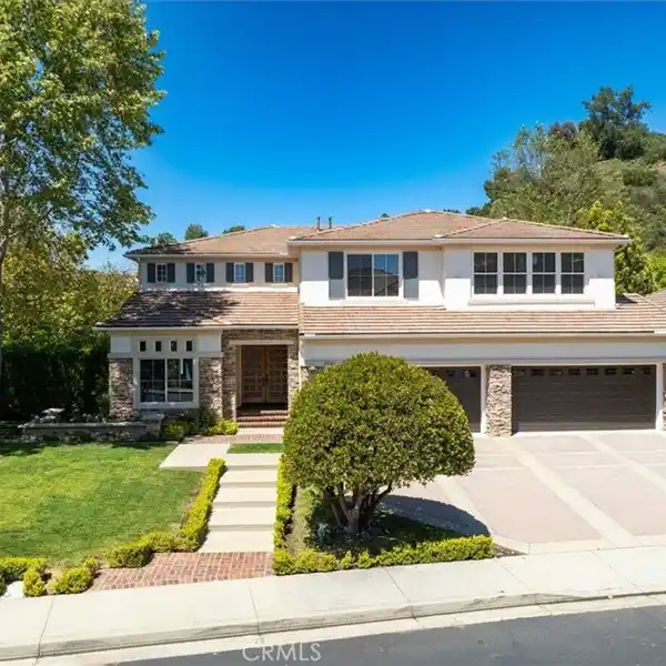 EXQUISITE RESIDENCE IN SUMMIT POINT ESTATES