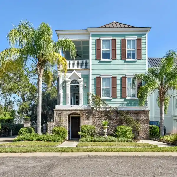 RESORT-STYLE LUXURY LIVING IN CUMBERLAND HARBOUR