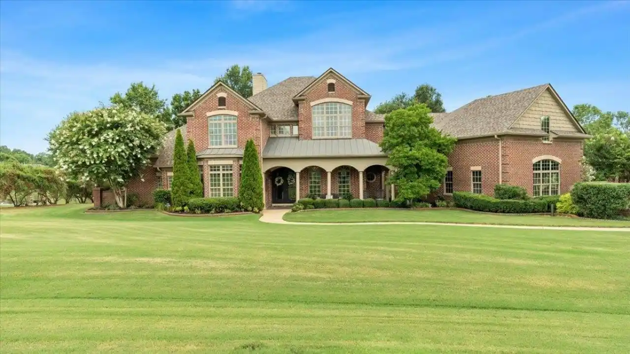 Stunning Estate on Sprawling Property