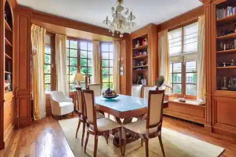 Classic Living with Conservatory & Wine Cellar