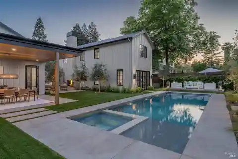 New Home Blending Contemporary Sophistication with Timeless Elegance