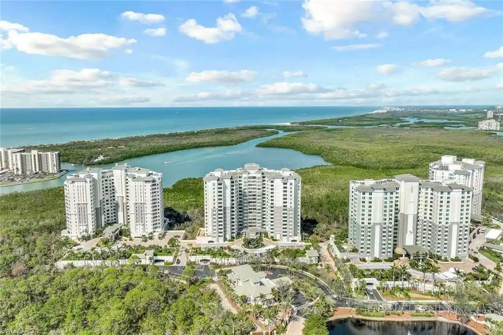 Spacious Open-concept Three Bedroom at the Grande Excelsior