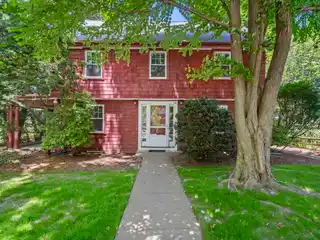 Beautiful Colonial on a Quiet Cul-De-Sac