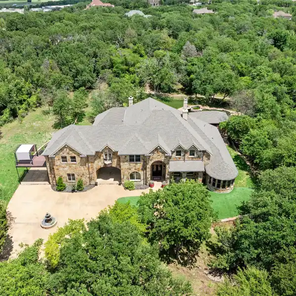 EXQUISITE PROPERTY ON A QUIET CUL-DE-SAC