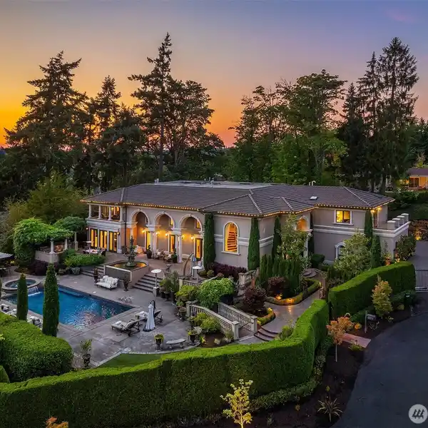 MODERN ITALIAN ELEGANCE IN PRESTIGIOUS CLYDE HILL