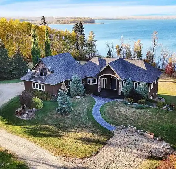 EXCEPTIONAL LAKEFRONT ESTATE ON 74 ACRES