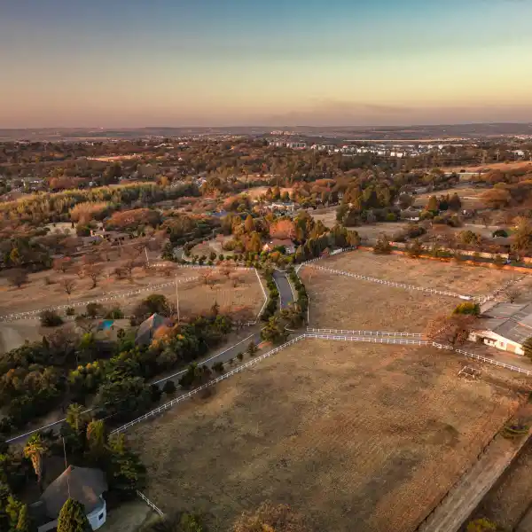 UNIQUE EQUESTRIAN MANOR
