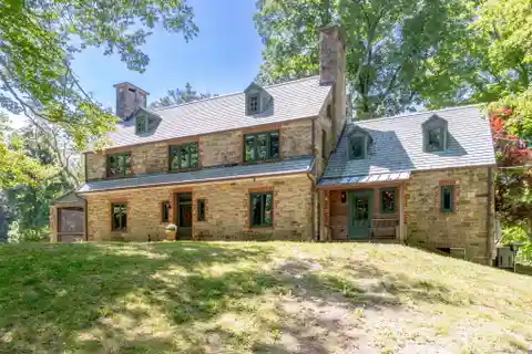 Vintage Estate for Equestrian and Nature Lovers