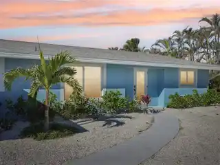 Gorgeous Renovated Home Overlooking Intersecting Canals