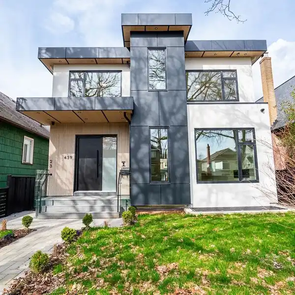 BRAND NEW EXTRA-LARGE MODERN HOME