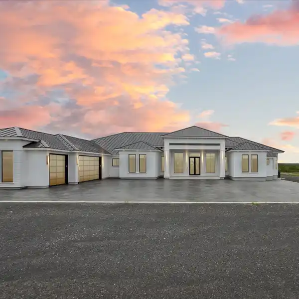 MODERN LUXURY HOME IN A PEACEFUL SETTING