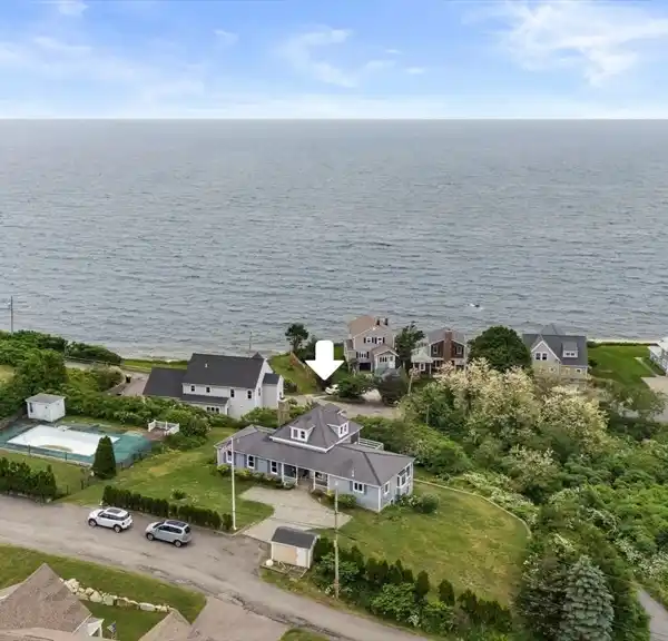 SPECTACULAR MANOMET POINT RETREAT
