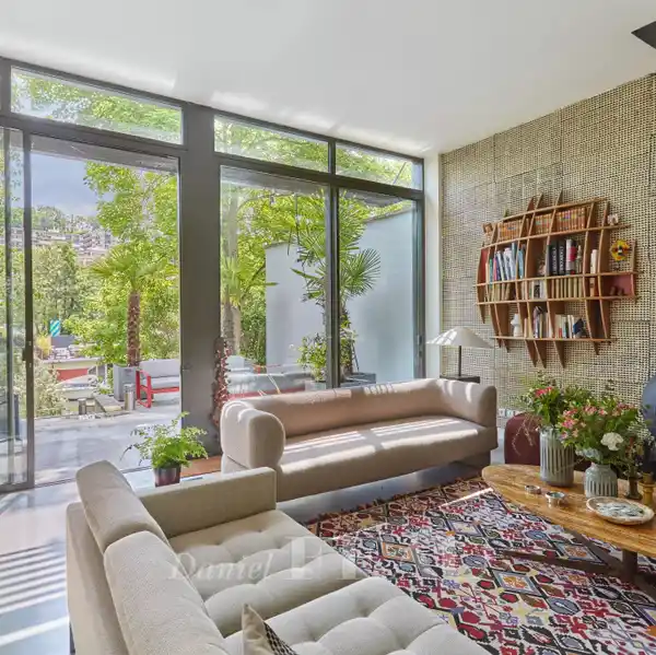 ARCHITECT-DESIGNED PROPERTY ON THE WATER