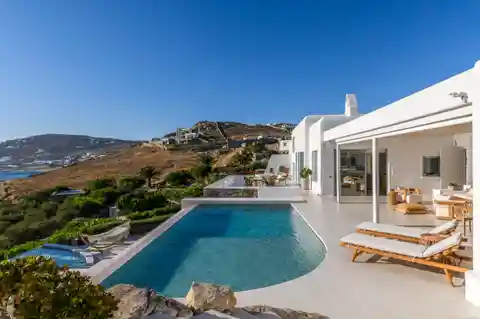 Beachffront Rental Villa with Private Beach