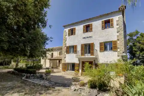 Notable Estate in a Bucolic Paradise