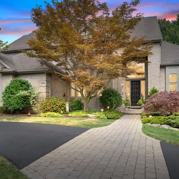 ELEGANT YET INVITING LUXURY HOME