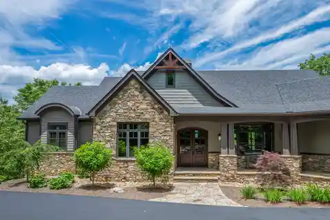 Custom Arts & Crafts Home