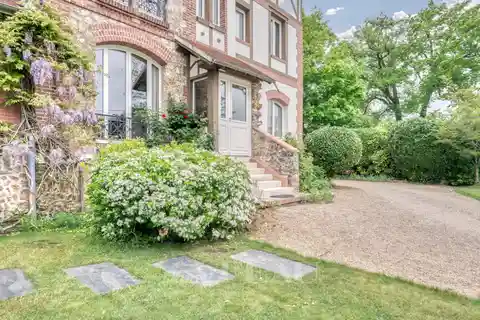 Spacious Family Home by Saint-Cloud Park