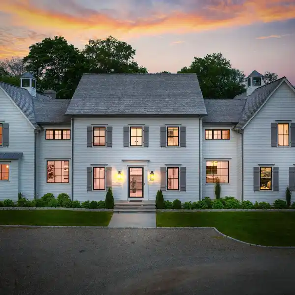 MODERN LUXURY WITH EXCEPTIONAL CRAFTSMANSHIP