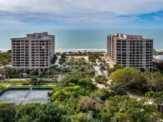 Incredible Luxury Condo in Prestigious Promenade Community