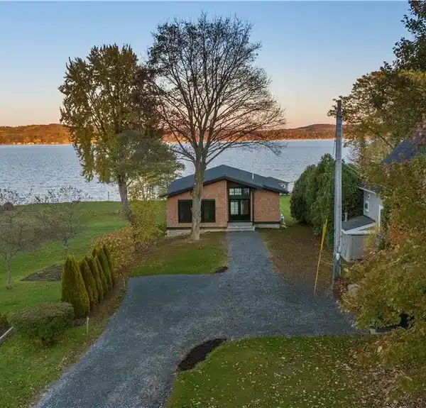 LAKEFRONT LUXURY HOME BEAUTIFULLY REIMAGINED