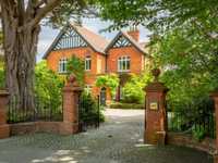 MELFORT - CLASSICAL CITY RESIDENCE